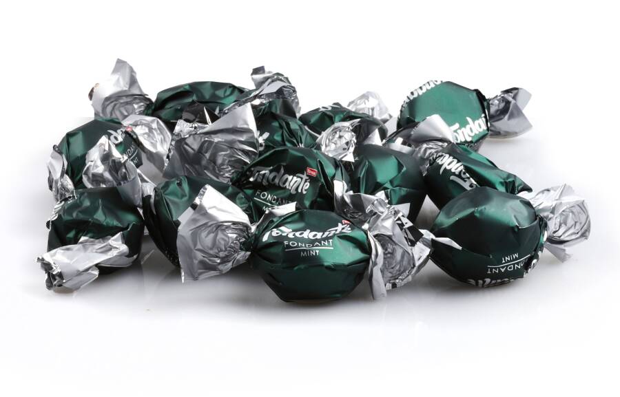 Fondante Chocolate Filled with Mint 1000 Gr. (1 Bag) - 3