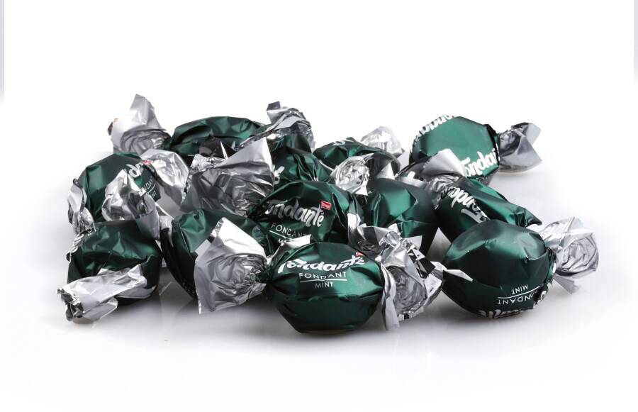 Fondante Chocolate Filled with Mint 500 Gr. (1 Bag) - 3